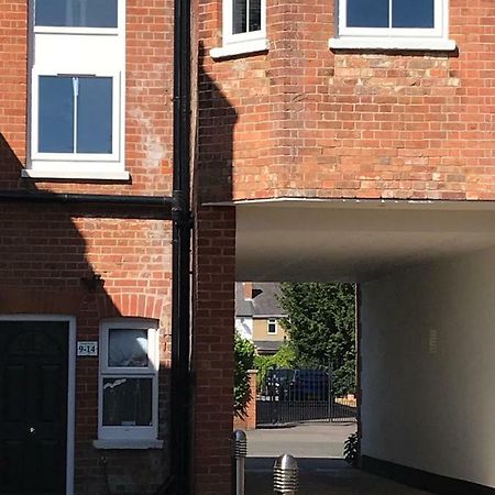 Berkshire Serviced Apartment Helena 12 Рединг Екстериор снимка