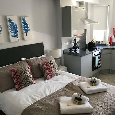 Berkshire Serviced Apartment Helena 12 Рединг Екстериор снимка