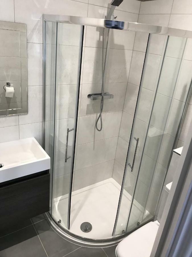 Berkshire Serviced Apartment Helena 12 Рединг Екстериор снимка