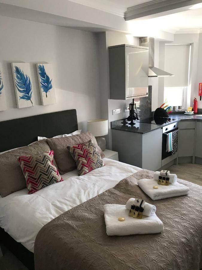 Berkshire Serviced Apartment Helena 12 Рединг Екстериор снимка