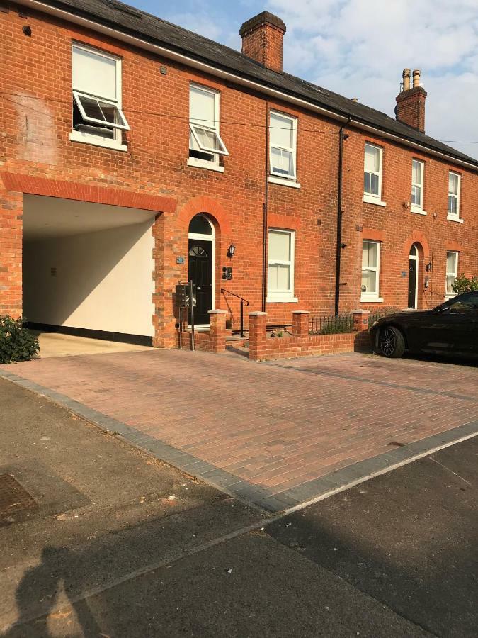 Berkshire Serviced Apartment Helena 12 Рединг Екстериор снимка