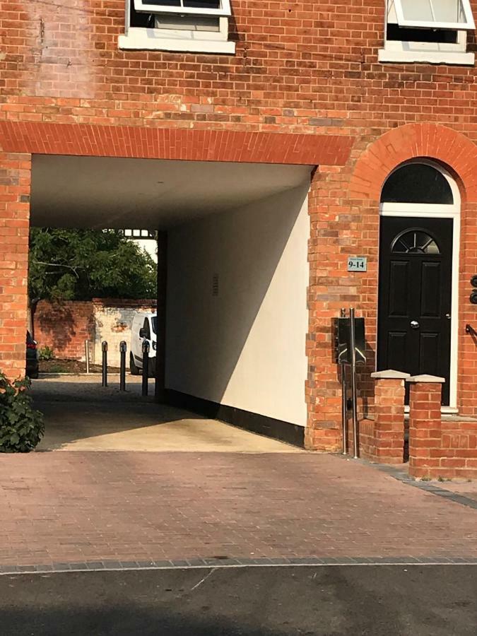 Berkshire Serviced Apartment Helena 12 Рединг Екстериор снимка